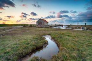 King's Lynn Video Production Sunset over the old coal barn at Thornham