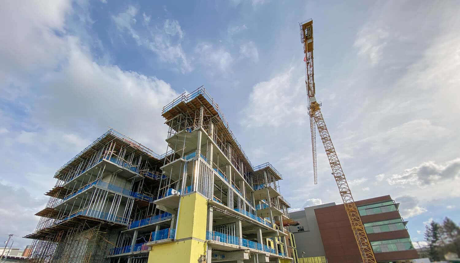 Crane time-lapse building a tall office block